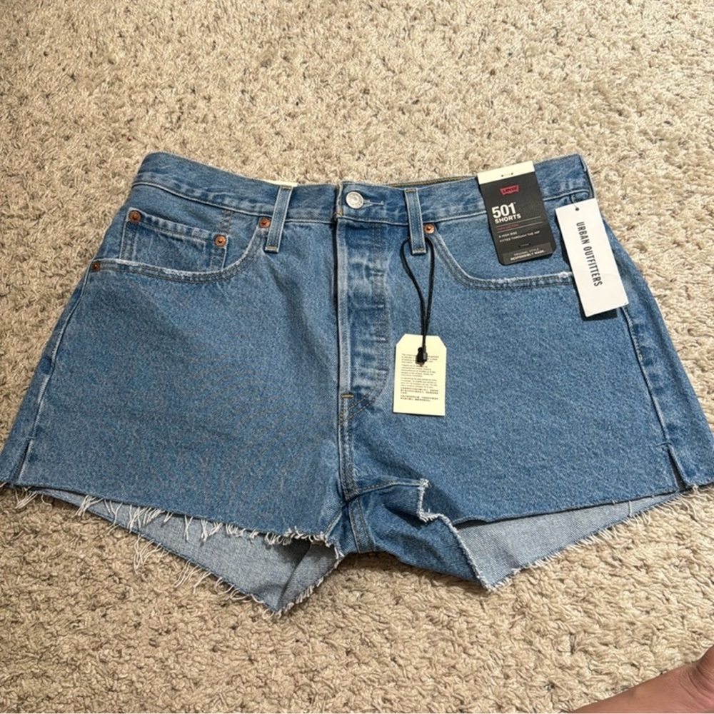 NWT LEVI 501 HIGH WAISTED MEDIUM WASH JEAN SHORTS